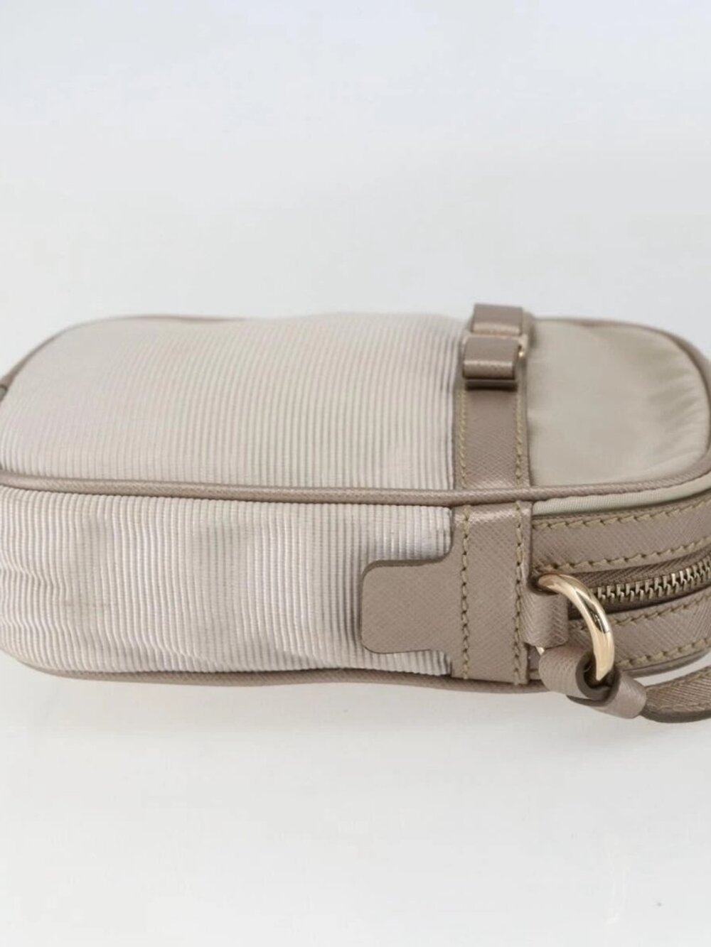 Salvatore Ferragamo Vala Shoulder Bag Nylon Beige Gold Auth 159964 - Picture 5 of 16